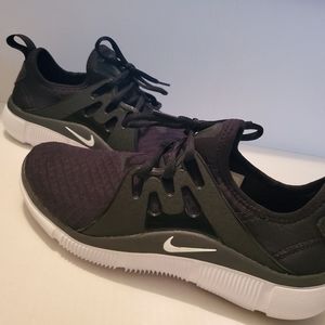 Nike Acalme Sneakers